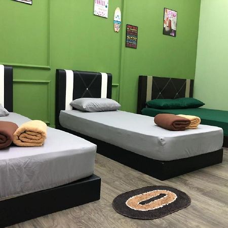 הוסטל דסארו Ny Tropical Backpackers מראה חיצוני תמונה